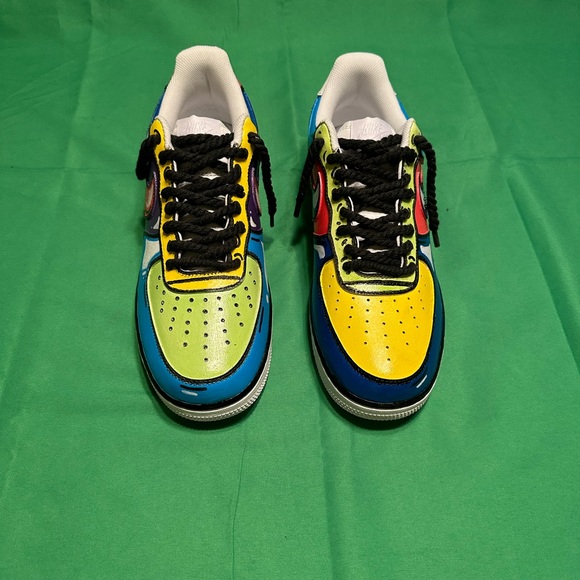 Nike - Picture 5 of 8